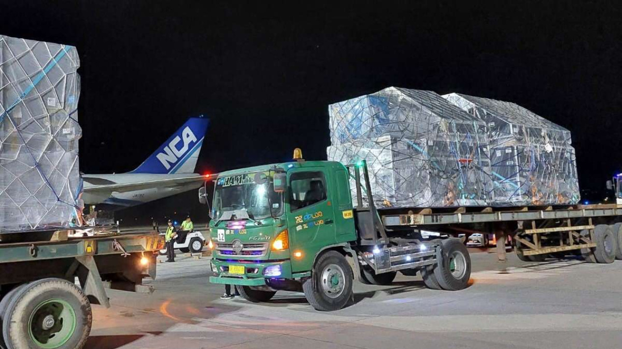 Foto Logistik MotoGP 2023 Tiba Di Lombok Beratnya 111 Ton