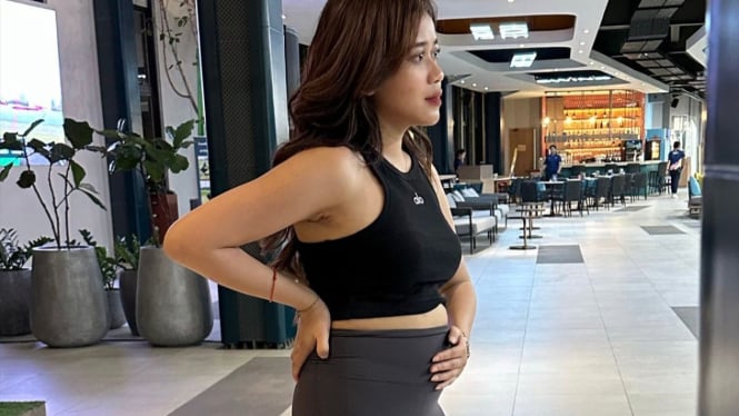 Brisia Jodie digosipkan netizen sedang hamil lantaran pose perut buncitnya.