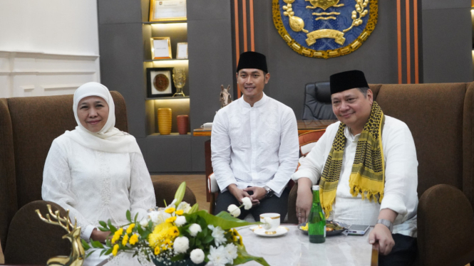 Gubernur Jawa Timur Khofifah Indar Parawansa dan Ketum Golkar Ailangga Hartarto.