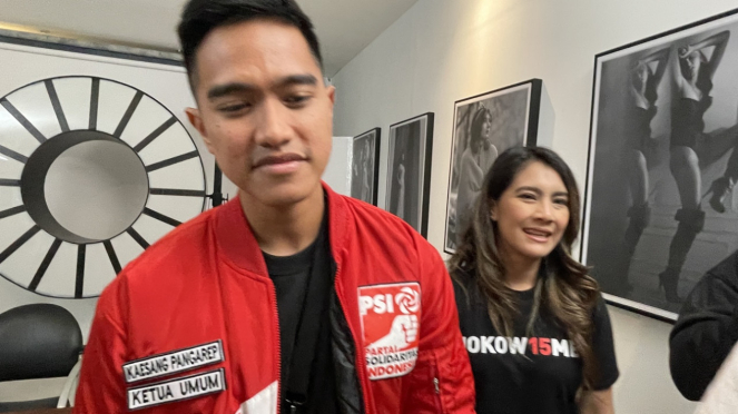 Penampakan Perdana Kaesang Pangarep Pakai Jaket PSI