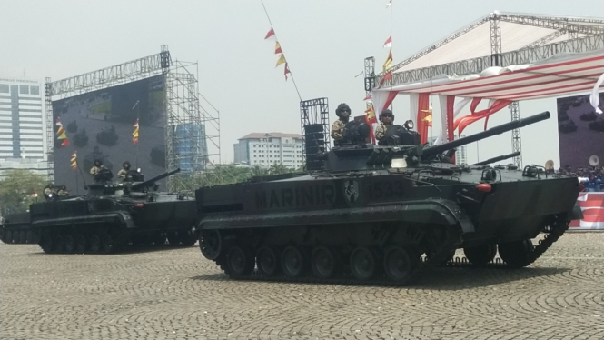 VIVA Militer: Ranpur Marinir akan melakukan parade di HUT TNI Ke-78 di Monas