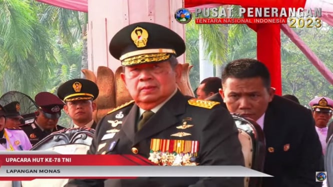 Presiden ke-6 RI Susilo Bambang Yudhoyono hadir di HUT TNI ke-78 di Monas