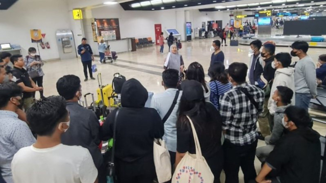 Sebanyak 28 WNI korban perusahaan “online scam” dipulangkan dari Kamboja dan tiba di Bandara Soekarno-Hatta, Banten, pada Rabu (4/10/2023).