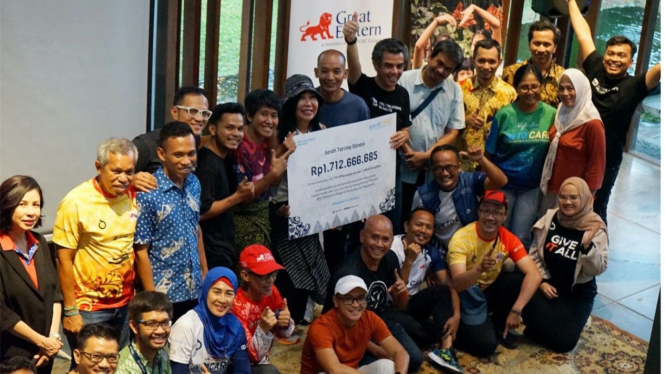 Seremonial penyerahan total donasi Run To Care 2023 pada 29 September 2023