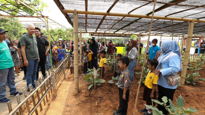 Bacapres Ganjar Pranowo mengunjungi taman agro eduwisata