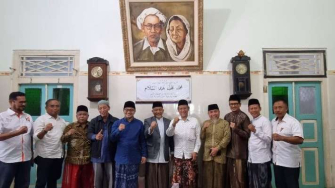 Jajaran pengurus PKS saat di Pondok Pesantren Al Risalah Mambaul Maarif Denanyar, Jombang, Jawa Timur, Sabtu, 7 Oktober 2023.