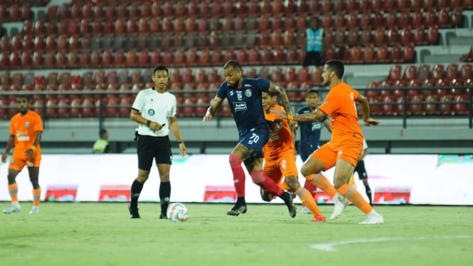 Duel Arema FC vs Borneo FC Samarinda