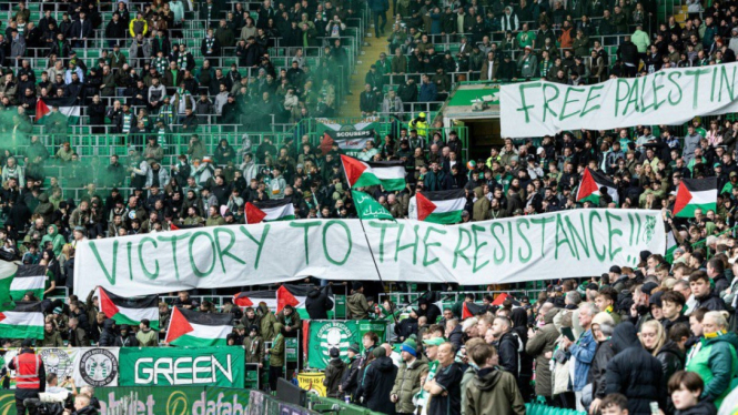 Suporter Celtic memberikan dukungan untuk Palestina