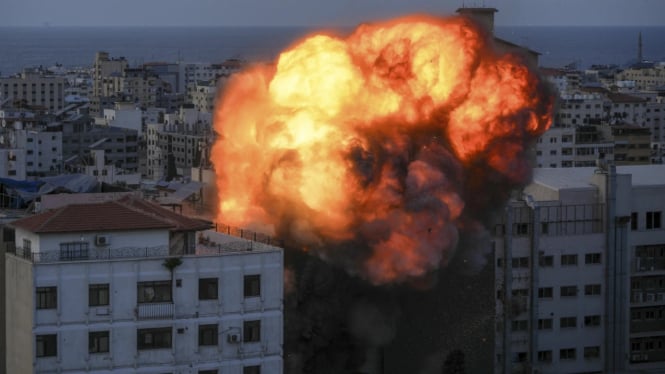 Serangan roket Israel di Gaza.