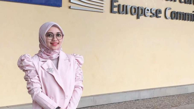  Neni Nur Hayati, Direktur DEEP Indonesia