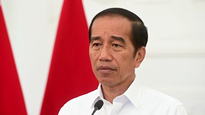 Presiden Jokowi memberikan keterangan pers.