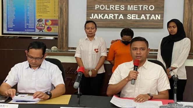 Muciikari JL diciduk polisi.