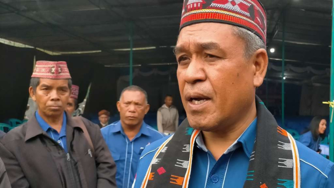 Wakil Ketua Umum Partai Demokrat Benny Kabur Harman usai melantik pengurus Partai Demokrat Kabupaten Manggarai, Nusa Tenggara Timur (NTT), Selasa, 10 Oktober 2023.
