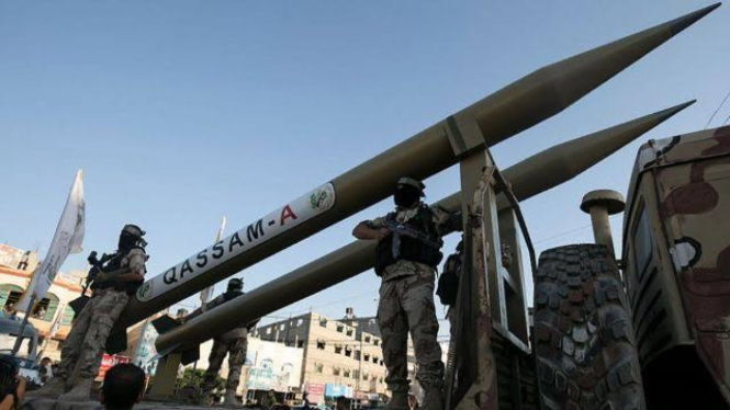 VIVA Militer: Roket Qassam-A pejuang Hamas Palestina
