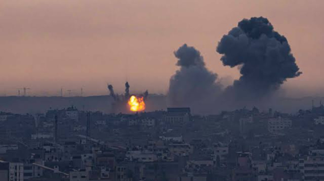 VIVA Military: Ataques aéreos israelíes en la Franja de Gaza, Palestina