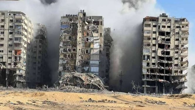 Serangan udara milter Israel menghancurkan komplek perumahan di Gaza Tengah