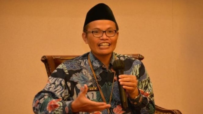 Direktur Urusan Agama Islam dan Pembinaan syariah, Adib