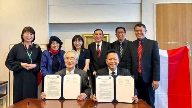  Rektor USU, Prof Muryanto Amin saat menandatangani MoU Chiba University.