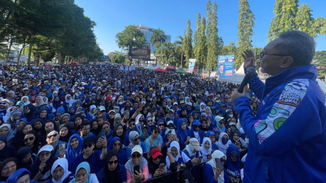 Ketum PAN Zulkifli Hasan di Makassar