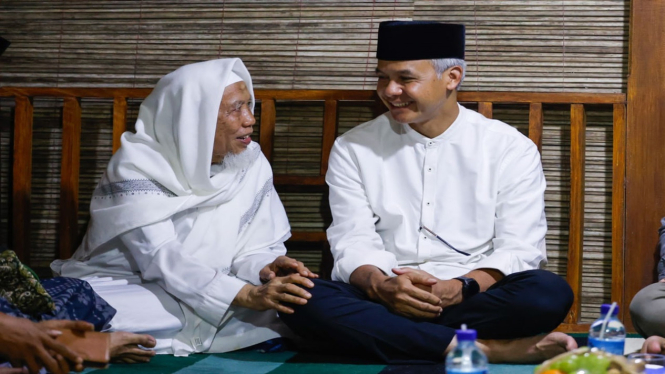 Bacapres Ganjar Pranowo bertemu TGH Muhammad Daud Muhsin