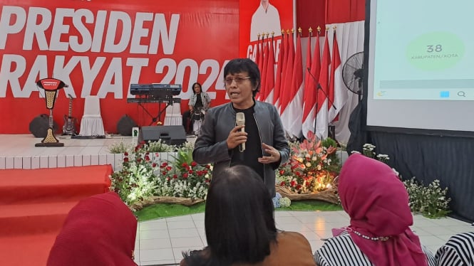 Politikus PDIP Adian Napitupulu depan relawan Ganjar Pranowo di Malang