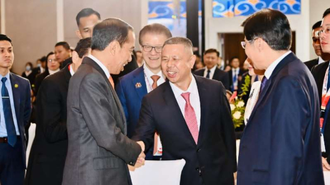 Presiden Joko Widodo dan para pengusaha Indonesia dan China.