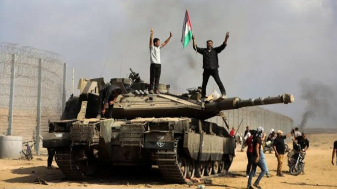 VIVA Militer: Kelompok Hamas Palestina merebut tank Merkava militer Israel