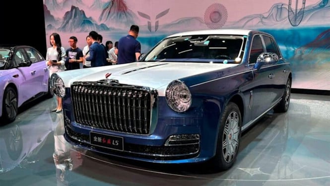 VIVA Otomotif: Hongqi L5, mobil China yang panjangnya 6 meter