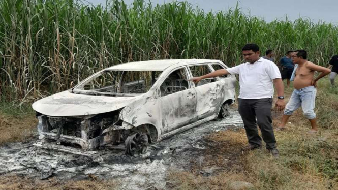 Mobil hangus terbakar di Perkebunan Tebu, di Langkat