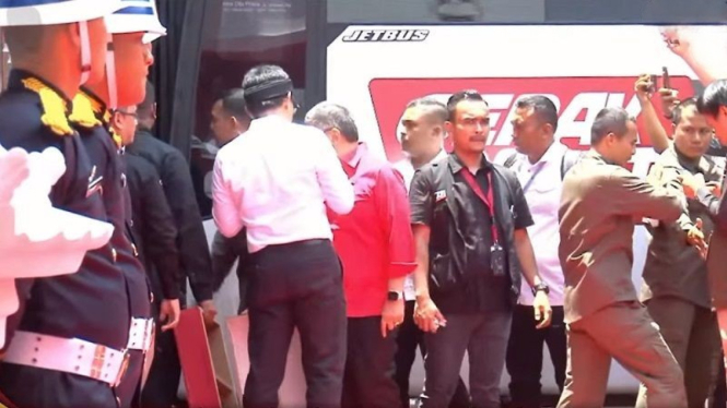 Bus yang membawa rombongan ketua umum parpol koalisi pendukung Ganjar-Mahfud