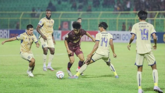 Duel PSM Makassar vs Arema FC