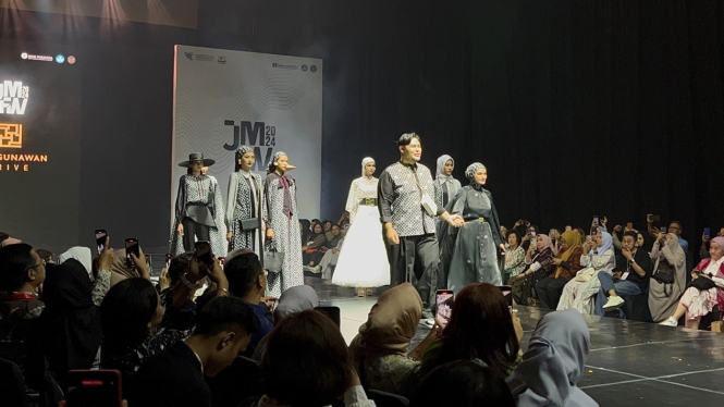 Ivan Gunawan di Jakarta Muslim Fashion Week 2024