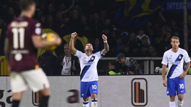 Striker Inter Milan Lautaro Martinez rayakan gol