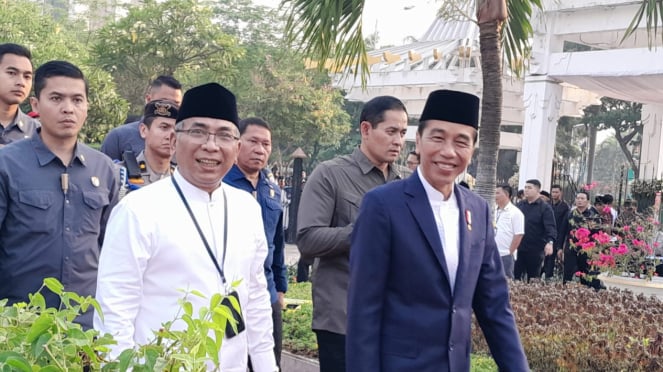 Presiden Jokowi dan Gus Yahya di acara Apel Hari Santri 2023, di Surabaya