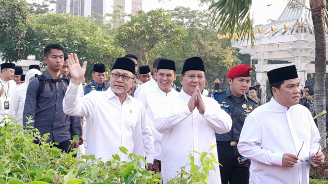 Zulkifli Hasan, Prabowo dan Erick Thohir di acara Hari Santri 2023, Surabaya