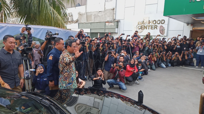 Bakal Calon Presiden Mahfud MD tiba di RSPAD Gatot Subroto.