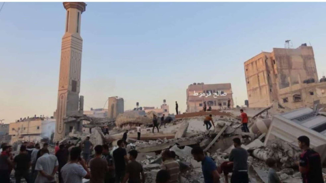 Masjid di Gaza hancur akibat serangan Israel.