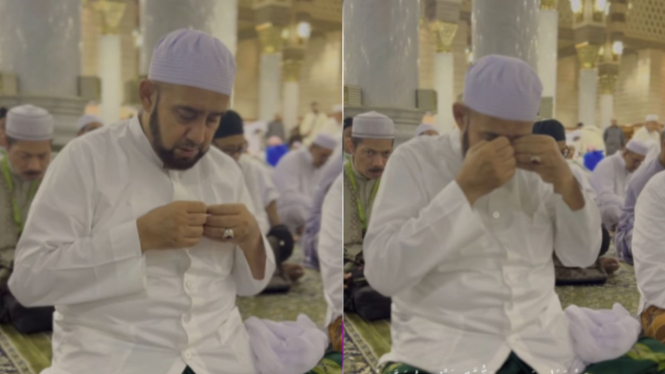 Habib Syech bin Abdul Qodir Assegaf mengusap kelopak mata saat azan