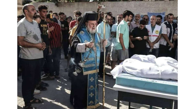 Potret Pemakaman Warga Kristen Palestina usai Gereja Dibom Israel,