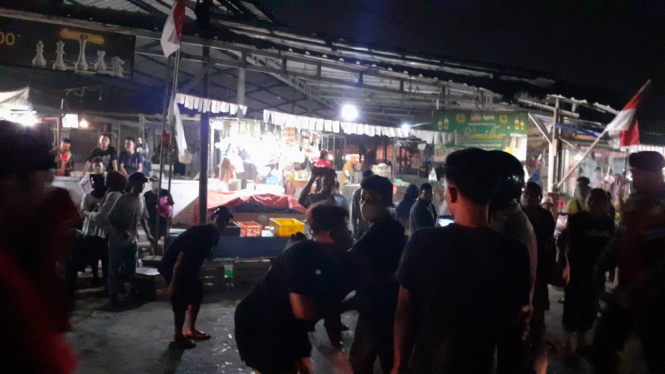 Polisi membubarkan kericuhan revitalisasi Pasar Kutabumi, Pasar Kemis, Tangerang
