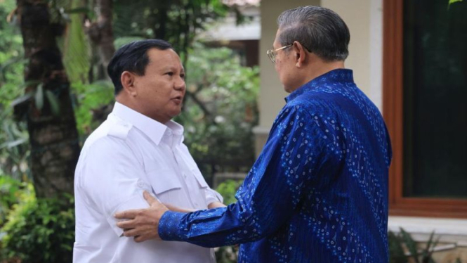 Sebelum daftar ke KPU, Prabowo Subianto menemui SBY di Cikeas, Bogor.