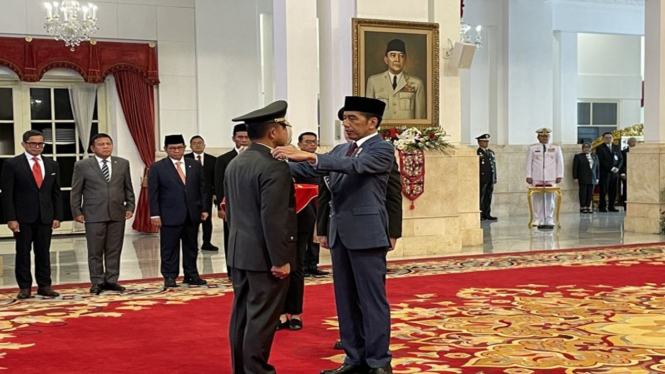 Presiden Jokowi melantik Jenderal Agus Subiyanto menjadi KSAD