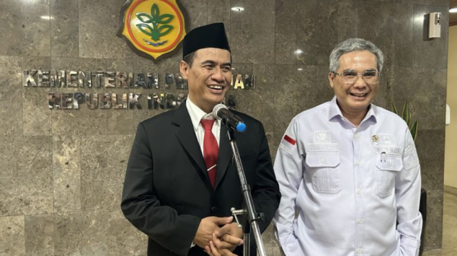 Menteri Pertanian (Mentan) Andi Amran Sulaiman bersama Wakil Menteri Pertanian (Wamentan) Harvick Hasnul Qolbi di Kementan.