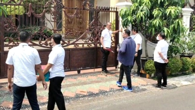 Rumah Ketua KPK Firli Bahuri di Bekasi digeledah polisi