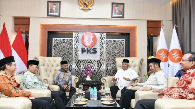 Din Syamsuddin datangi markas DPP PKS.