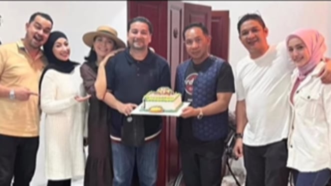 Keakraban KSAD Jenderal TNI Agus Subiyanto dengan para selebritis