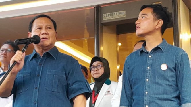 Prabowo Subianto dan Gibran Rakabuming Raka usai menjalani tes kesehatan