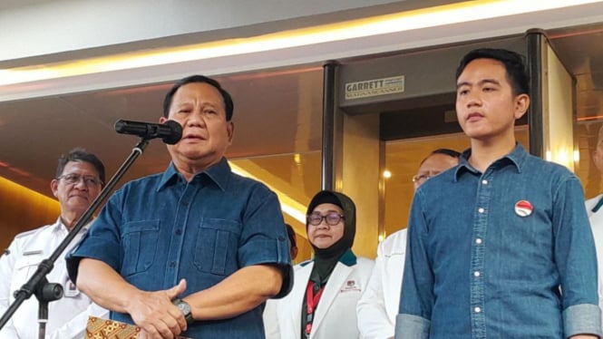 Prabowo Subianto dan Gibran Rakabuming Raka usai menjalani tes kesehatan