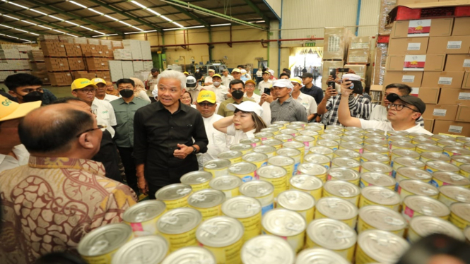 Bacapres Ganjar Pranowo mengunjungi pabrik pengolahan nanas di Lampung