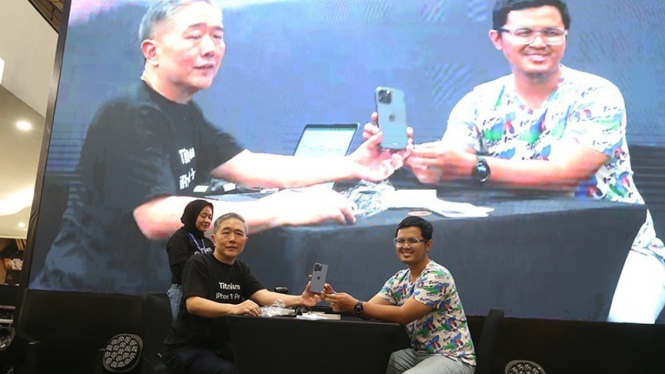 Kusumo Martanto, CEO & Co-Founder Blibli melayani Ary Setiady